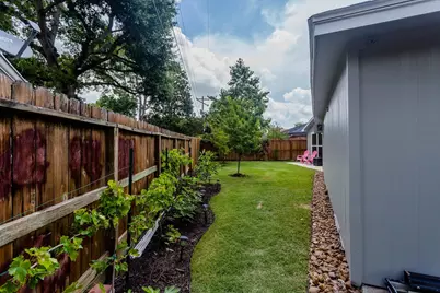 9410 Fairdale Lane, Houston, TX 77063 - Photo 39