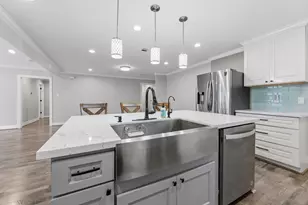 9410 Fairdale Ln, Houston, TX 77063 - Photo 11