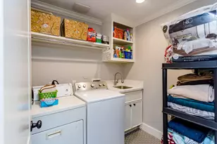 9410 Fairdale Ln, Houston, TX 77063 - Photo 37