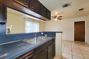 8618 Iron Liege Ct, Houston, TX 77088 - Photo 17