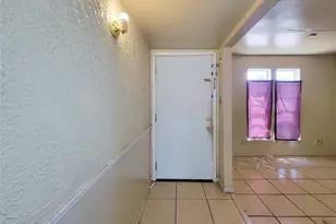 8618 Iron Liege Ct, Houston, TX 77088 - Photo 5