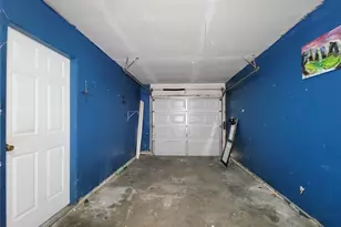 8618 Iron Liege Ct, Houston, TX 77088 - Photo 35