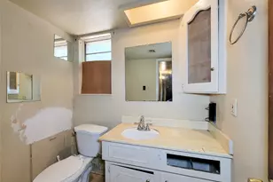 8618 Iron Liege Ct, Houston, TX 77088 - Photo 23