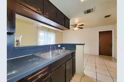8618 Iron Liege Court, Houston, TX 77088 - Photo 17
