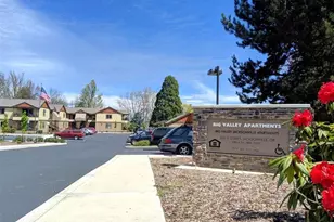 556 G St, Jacksonville, OR 97530 - Photo 5