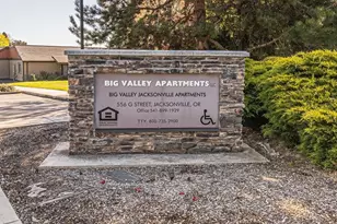 556 G St, Jacksonville, OR 97530 - Photo 3