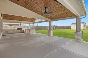 15003 Gulfstream Park Ave, Mont Belvieu, TX 77523 - Photo 33