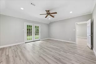 7215 Pleasant Bend Dr, Beaumont, TX 77708 - Photo 15
