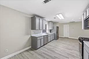 7215 Pleasant Bend Dr, Beaumont, TX 77708 - Photo 11