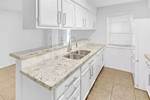 1500 Sandy Springs Rd, Houston, TX 77042 - Photo 3