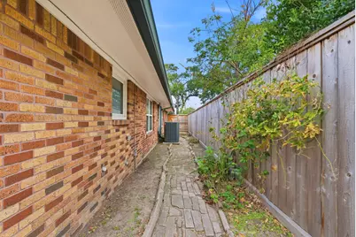 1618 Willowby Drive, Houston, TX 77008 - Photo 33