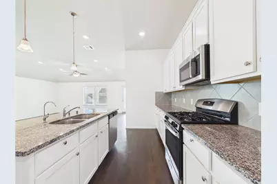 2002 Brisa Lane, Mont Belvieu, TX 77523 - Photo 9