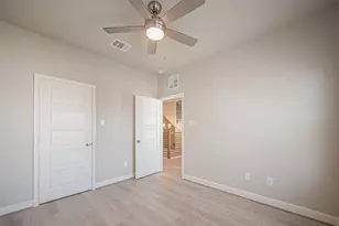 8928 Grovner Pl, Houston, TX 77055 - Photo 23