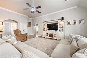 221 Gigi Pl, Alvin, TX 77511 - Photo 9