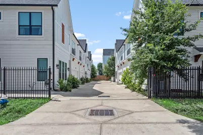 909 Oak Street #C, Houston, TX 77018 - Photo 1