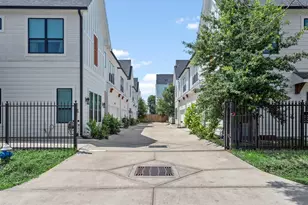 909 Oak St, Houston, TX 77018 - Photo 1