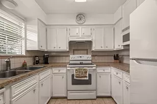 2003 Kingsway Dr, League City, TX 77573 - Photo 11