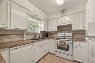 2003 Kingsway Dr, League City, TX 77573 - Photo 5