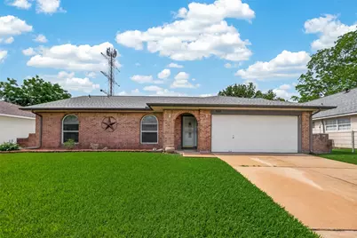 2003 Kingsway Drive, League City, TX 77573 - Photo 1