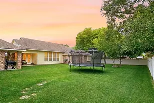 904 E Wilkins St, Angleton, TX 77515 - Photo 19