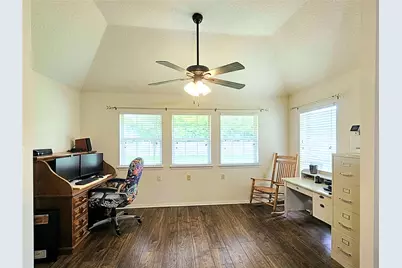 904 E Wilkins Street, Angleton, TX 77515 - Photo 11
