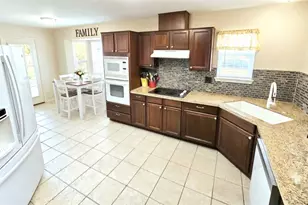 904 E Wilkins St, Angleton, TX 77515 - Photo 3