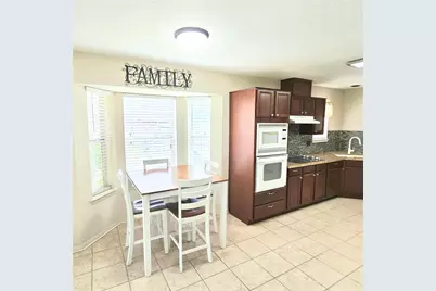 904 E Wilkins Street, Angleton, TX 77515 - Photo 5