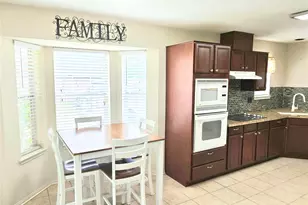 904 E Wilkins St, Angleton, TX 77515 - Photo 5