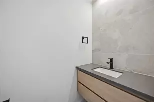 3704 Mt Pleasant St, Houston, TX 77021 - Photo 11