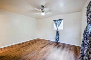 1200 W Phillips St, Alvin, TX 77511 - Photo 13