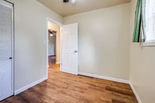 1200 W Phillips St, Alvin, TX 77511 - Photo 37