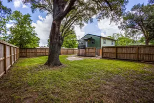 1200 W Phillips St, Alvin, TX 77511 - Photo 47