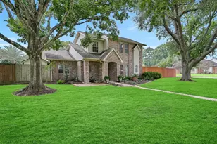 1018 Londonderry Ave, Friendswood, TX 77546 - Photo 1