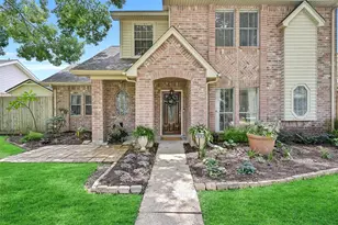 1018 Londonderry Ave, Friendswood, TX 77546 - Photo 1
