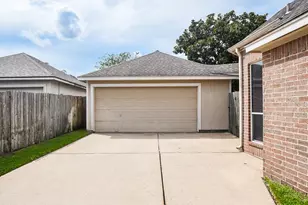 2502 Quiet Lake Ct, Pearland, TX 77584 - Photo 3