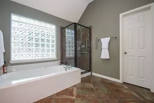 2502 Quiet Lake Ct, Pearland, TX 77584 - Photo 17