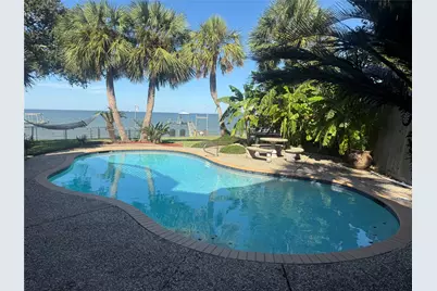 4715 W Bayshore Drive, Bacliff, TX 77518 - Photo 9
