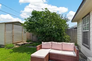 7615 Azalea St, Houston, TX 77023 - Photo 29