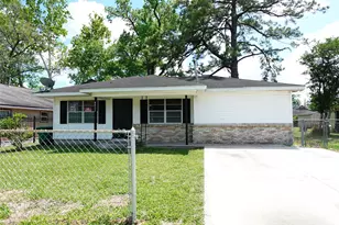 8022 Woodlyn Rd, Houston, TX 77028 - Photo 1