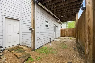1902 Fletcher St, Houston, TX 77009 - Photo 27