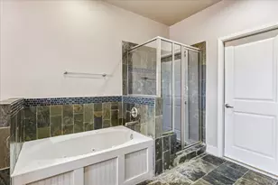 1902 Fletcher St, Houston, TX 77009 - Photo 25