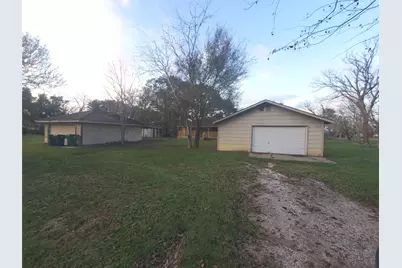 1233 Caldwell Road, Angleton, TX 77515 - Photo 5