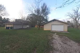 1233 Caldwell Rd, Angleton, TX 77515 - Photo 5