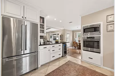 10122 Pine Forest Road, Houston, TX 77042 - Photo 15