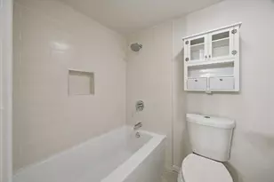 1860 White Oak Dr, Houston, TX 77009 - Photo 9