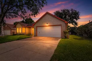 807 Forest Oaks Ln, Pearland, TX 77584 - Photo 1