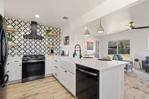 6104 Reicher Dr, Austin, TX 78723 - Photo 11