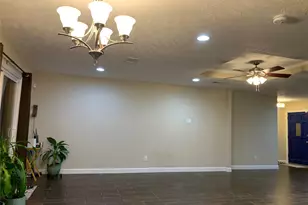 9646 Meadowland Dr, Houston, TX 77063 - Photo 9
