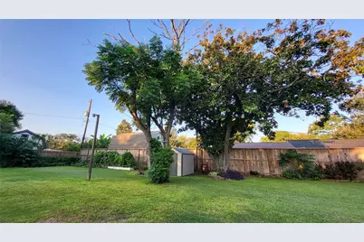 9646 Meadowland Drive, Houston, TX 77063 - Photo 31