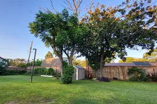 9646 Meadowland Dr, Houston, TX 77063 - Photo 31